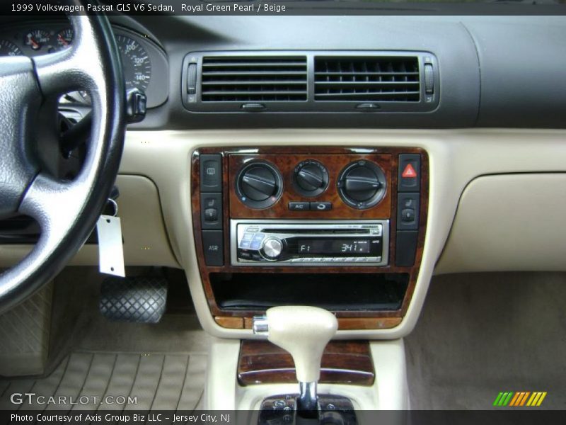 Royal Green Pearl / Beige 1999 Volkswagen Passat GLS V6 Sedan