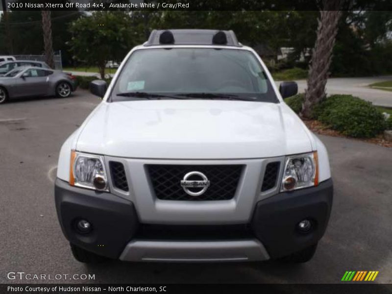 Avalanche White / Gray/Red 2010 Nissan Xterra Off Road 4x4