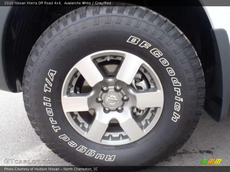 Avalanche White / Gray/Red 2010 Nissan Xterra Off Road 4x4