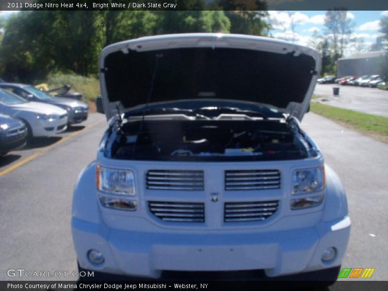 Bright White / Dark Slate Gray 2011 Dodge Nitro Heat 4x4