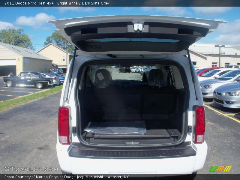 Bright White / Dark Slate Gray 2011 Dodge Nitro Heat 4x4