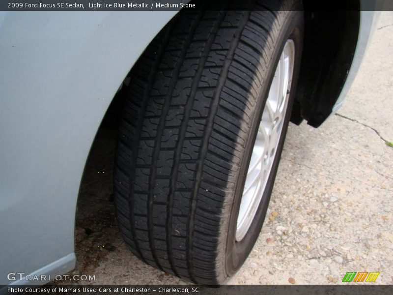 Light Ice Blue Metallic / Medium Stone 2009 Ford Focus SE Sedan