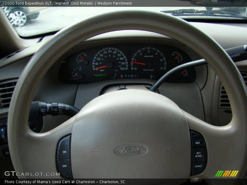 Harvest Gold Metallic / Medium Parchment 2000 Ford Expedition XLT
