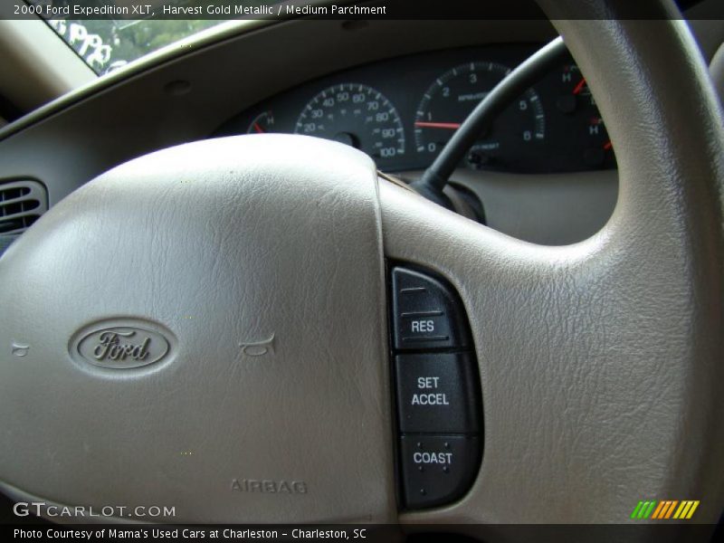 Harvest Gold Metallic / Medium Parchment 2000 Ford Expedition XLT