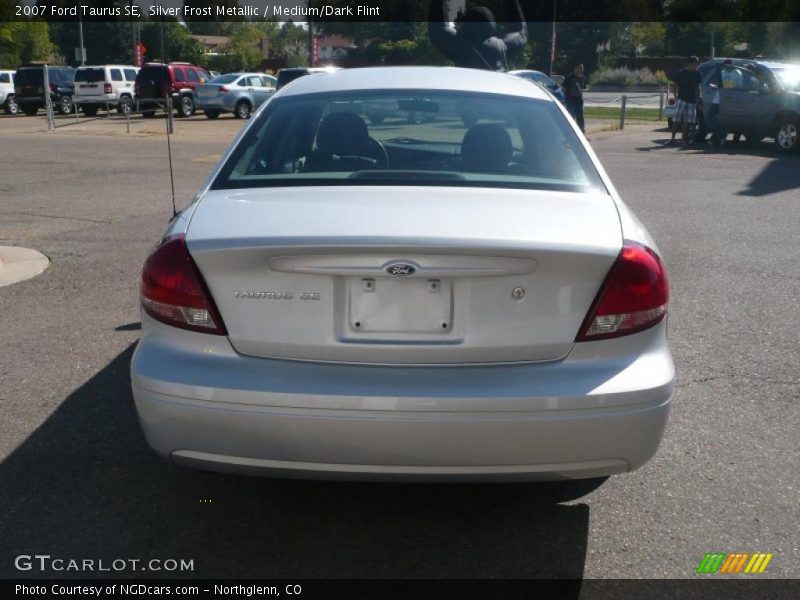 Silver Frost Metallic / Medium/Dark Flint 2007 Ford Taurus SE