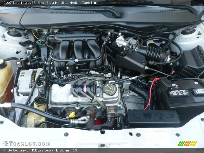 Silver Frost Metallic / Medium/Dark Flint 2007 Ford Taurus SE
