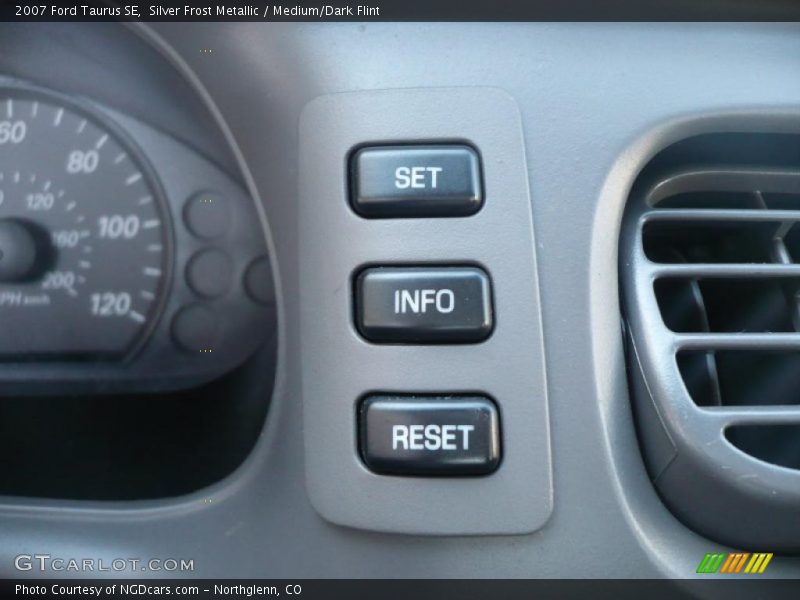 Silver Frost Metallic / Medium/Dark Flint 2007 Ford Taurus SE
