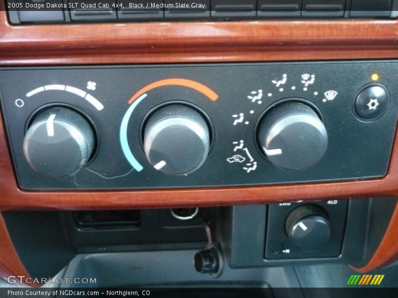 Black / Medium Slate Gray 2005 Dodge Dakota SLT Quad Cab 4x4