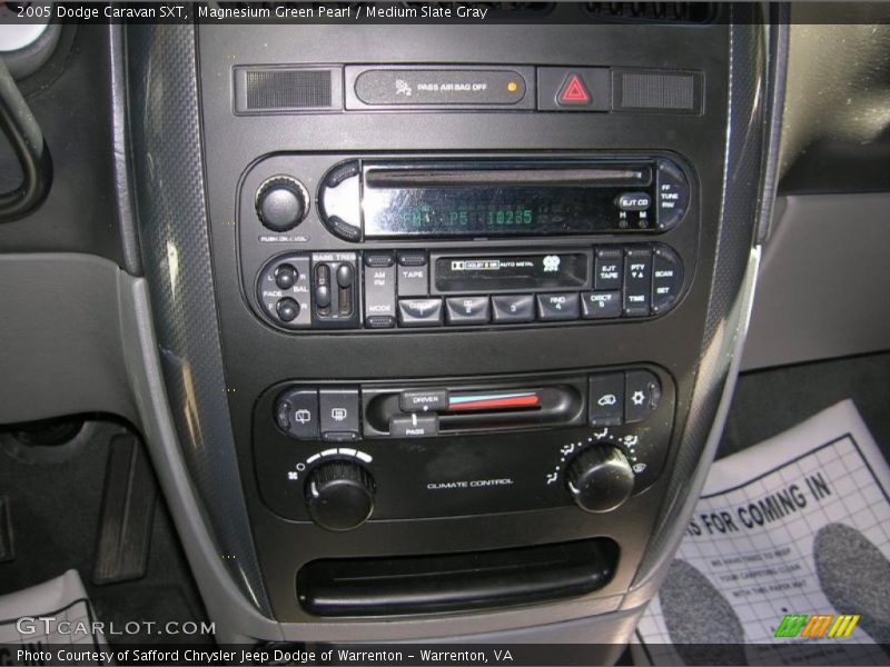 Magnesium Green Pearl / Medium Slate Gray 2005 Dodge Caravan SXT