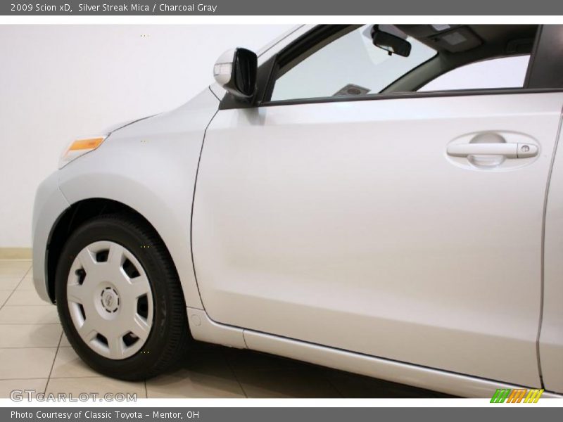 Silver Streak Mica / Charcoal Gray 2009 Scion xD