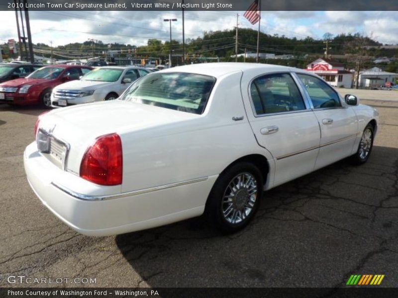 Vibrant White / Medium Light Stone 2010 Lincoln Town Car Signature Limited