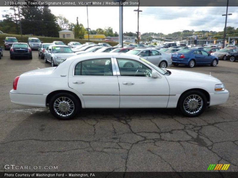 Vibrant White / Medium Light Stone 2010 Lincoln Town Car Signature Limited
