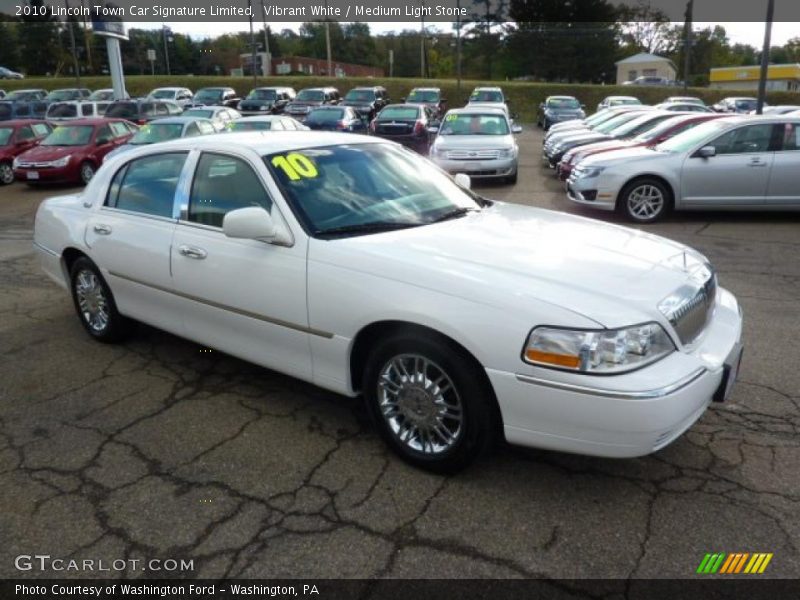Vibrant White / Medium Light Stone 2010 Lincoln Town Car Signature Limited