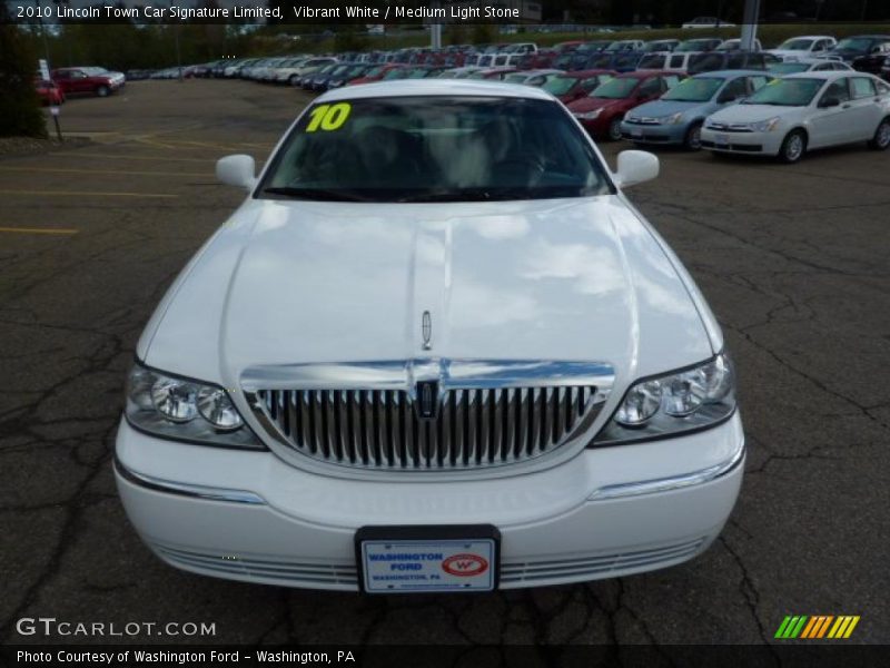 Vibrant White / Medium Light Stone 2010 Lincoln Town Car Signature Limited