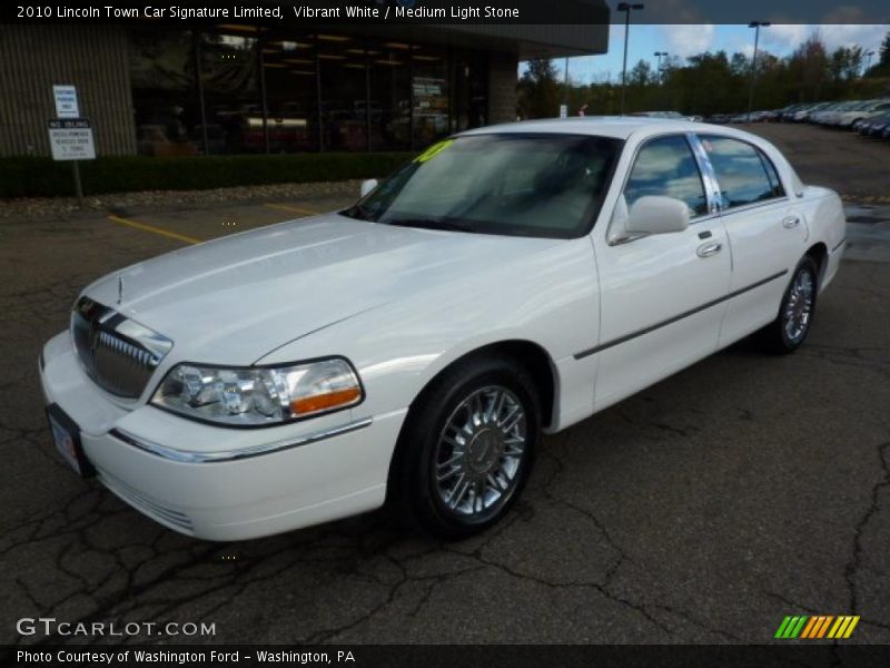 Vibrant White / Medium Light Stone 2010 Lincoln Town Car Signature Limited