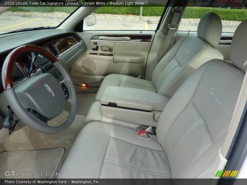 Vibrant White / Medium Light Stone 2010 Lincoln Town Car Signature Limited
