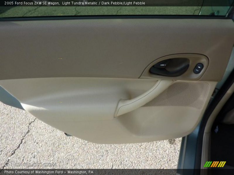 Light Tundra Metallic / Dark Pebble/Light Pebble 2005 Ford Focus ZXW SE Wagon