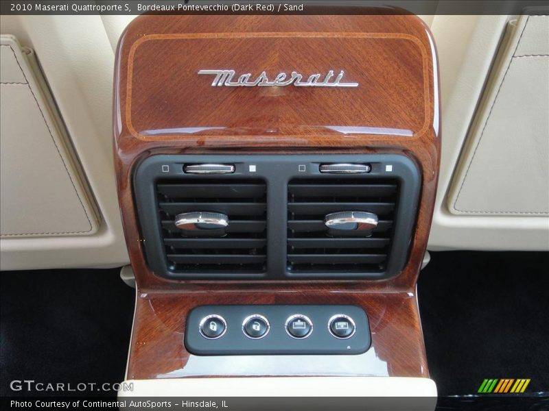 Bordeaux Pontevecchio (Dark Red) / Sand 2010 Maserati Quattroporte S