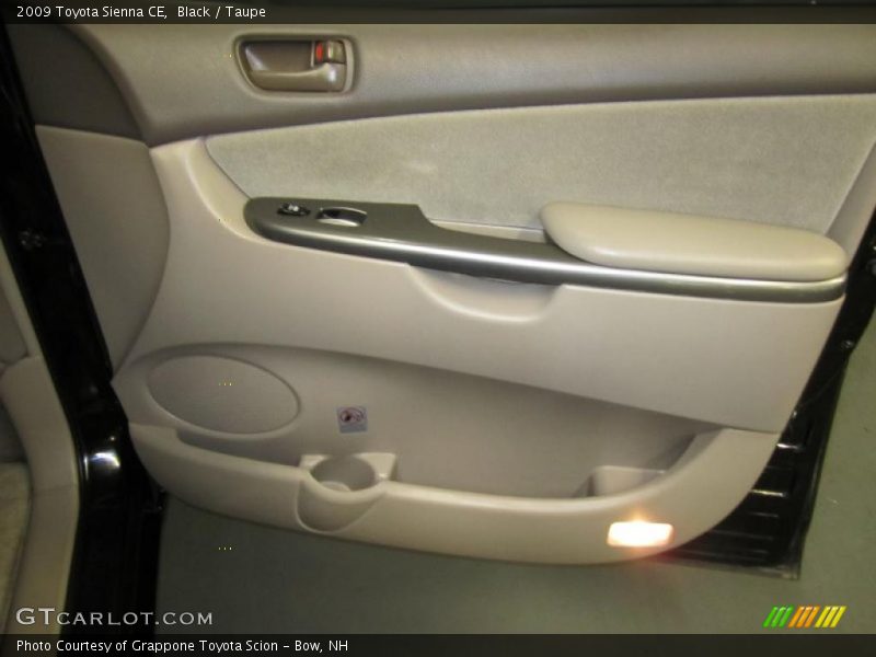 Black / Taupe 2009 Toyota Sienna CE