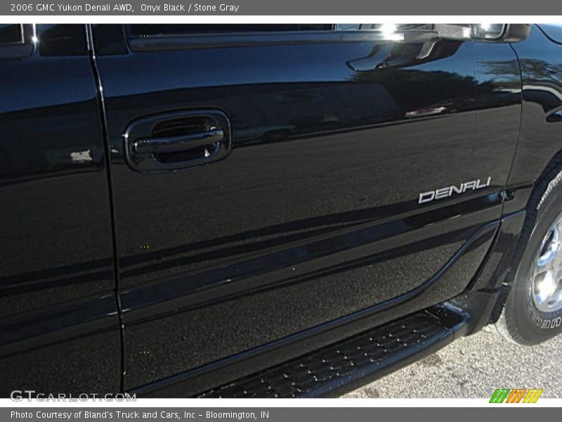 Onyx Black / Stone Gray 2006 GMC Yukon Denali AWD