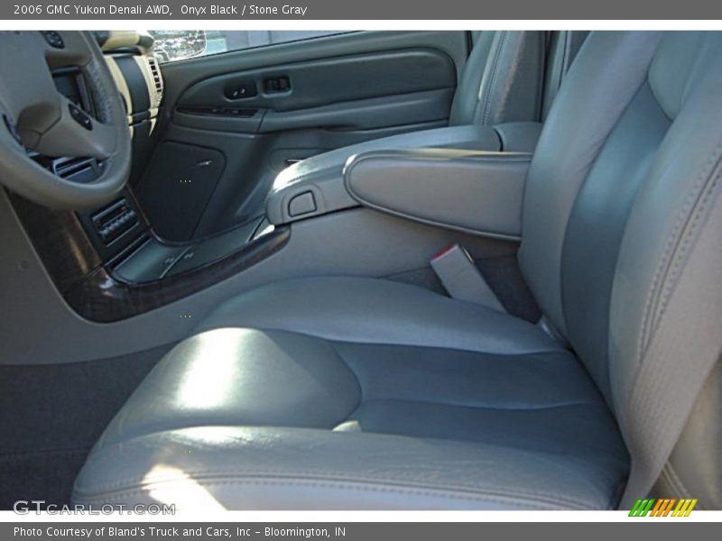 Onyx Black / Stone Gray 2006 GMC Yukon Denali AWD