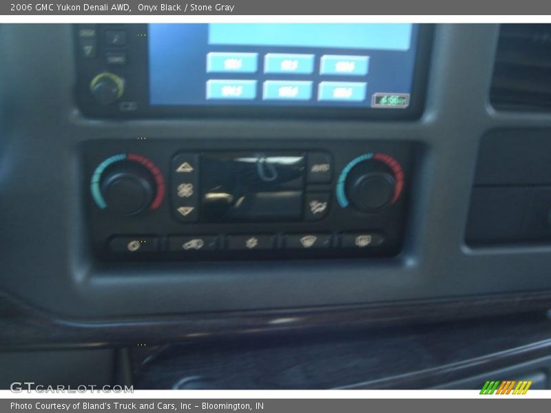 Onyx Black / Stone Gray 2006 GMC Yukon Denali AWD