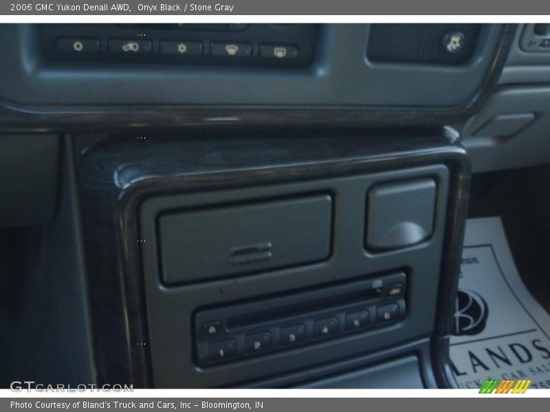Onyx Black / Stone Gray 2006 GMC Yukon Denali AWD