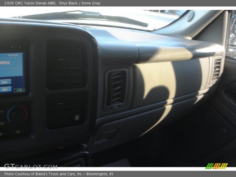 Onyx Black / Stone Gray 2006 GMC Yukon Denali AWD