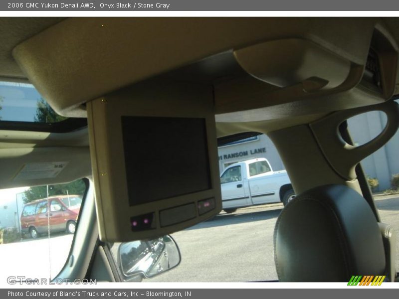 Onyx Black / Stone Gray 2006 GMC Yukon Denali AWD