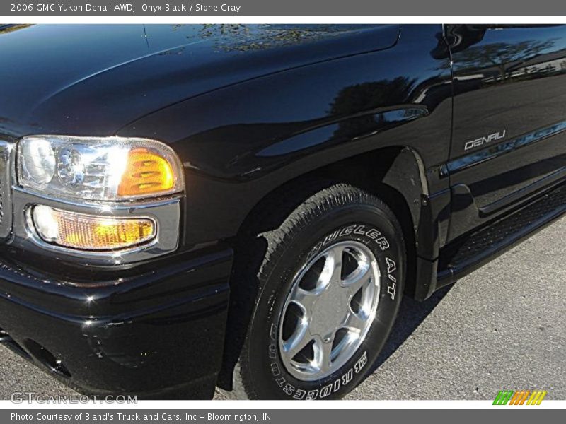 Onyx Black / Stone Gray 2006 GMC Yukon Denali AWD