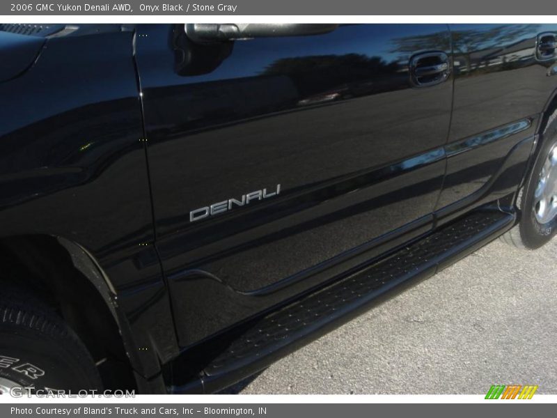 Onyx Black / Stone Gray 2006 GMC Yukon Denali AWD