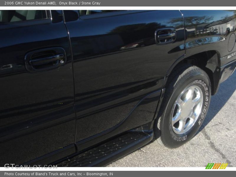 Onyx Black / Stone Gray 2006 GMC Yukon Denali AWD