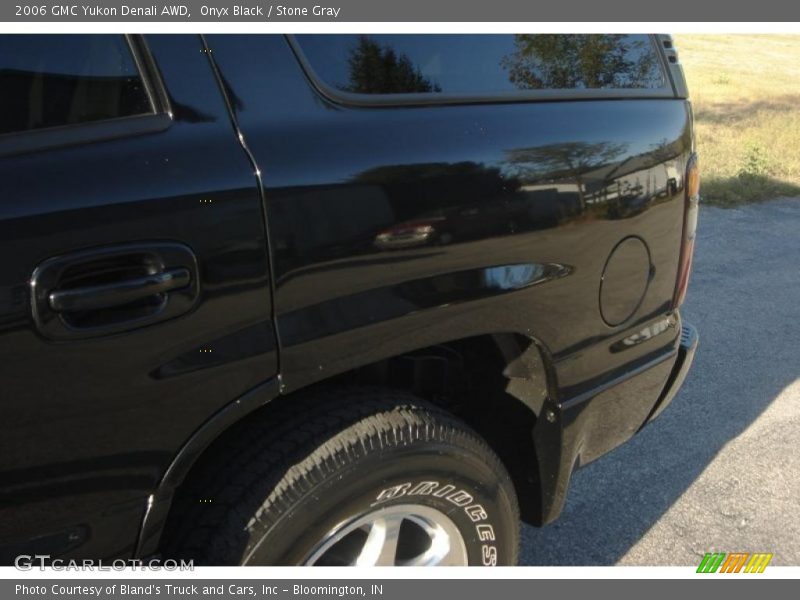 Onyx Black / Stone Gray 2006 GMC Yukon Denali AWD