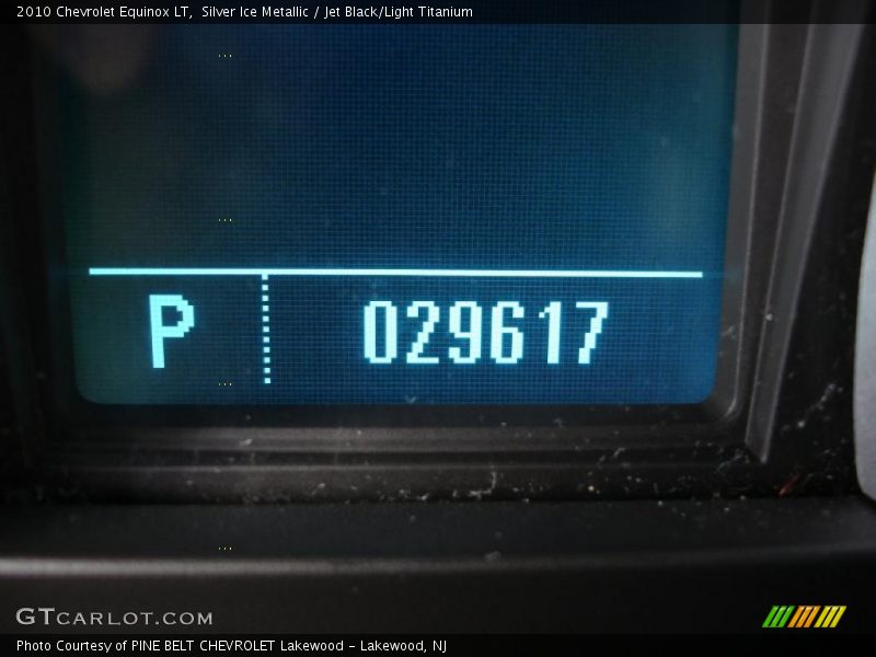 Silver Ice Metallic / Jet Black/Light Titanium 2010 Chevrolet Equinox LT