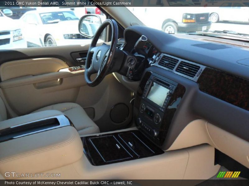 Summit White / Cocoa/Light Cashmere 2011 GMC Yukon Denali AWD