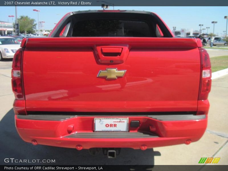 Victory Red / Ebony 2007 Chevrolet Avalanche LTZ