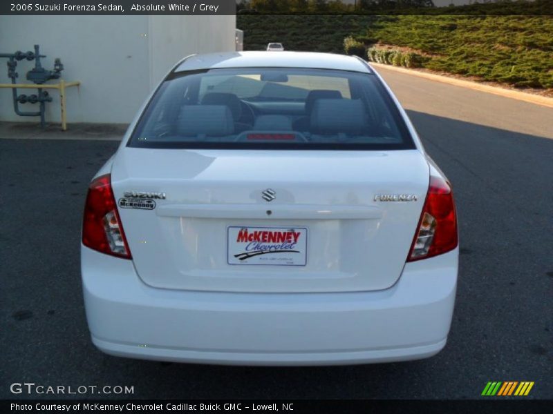 Absolute White / Grey 2006 Suzuki Forenza Sedan