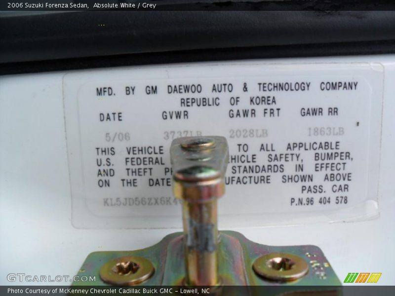 Absolute White / Grey 2006 Suzuki Forenza Sedan