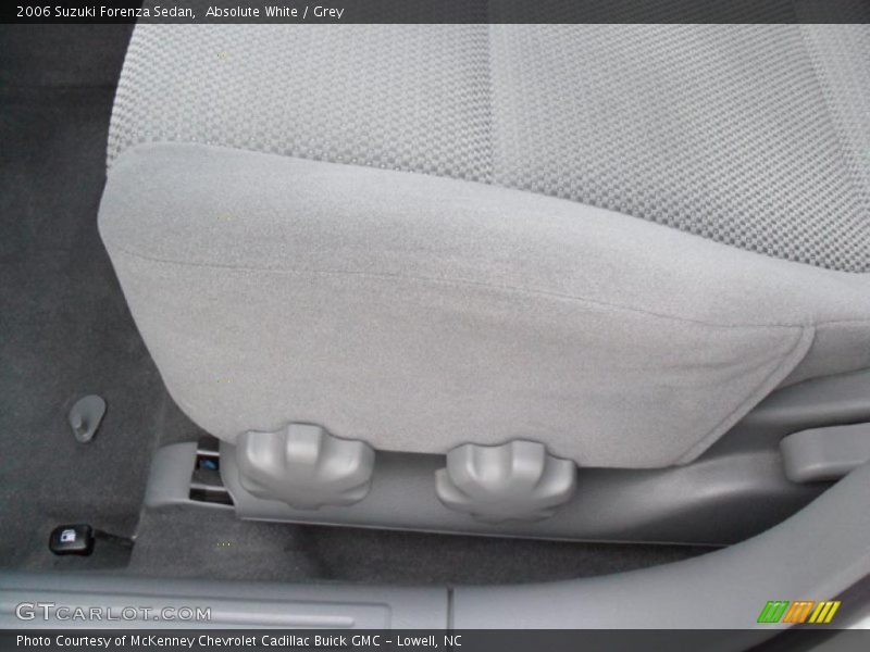 Absolute White / Grey 2006 Suzuki Forenza Sedan
