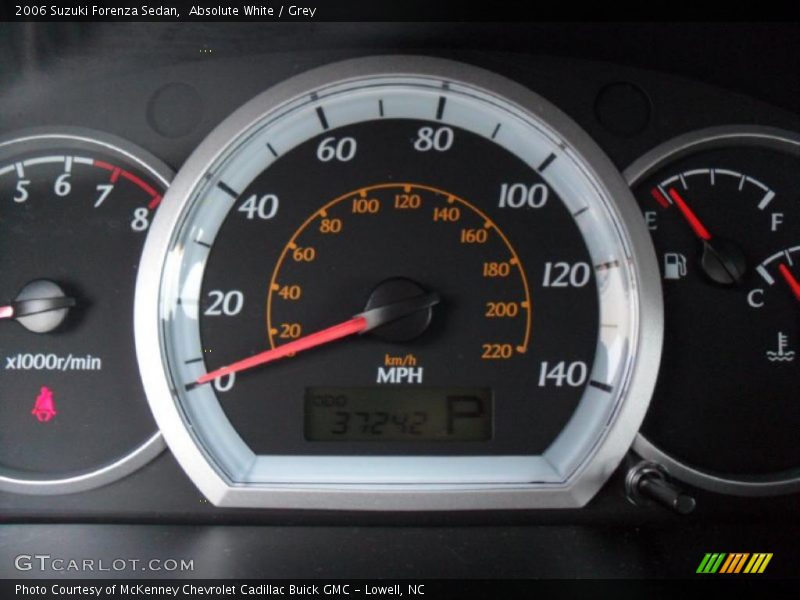 Absolute White / Grey 2006 Suzuki Forenza Sedan