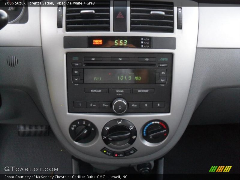 Absolute White / Grey 2006 Suzuki Forenza Sedan