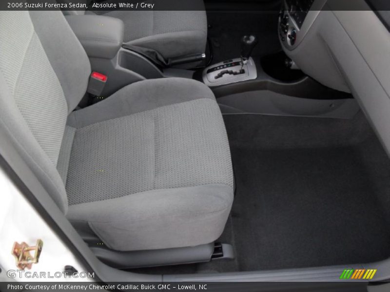 Absolute White / Grey 2006 Suzuki Forenza Sedan