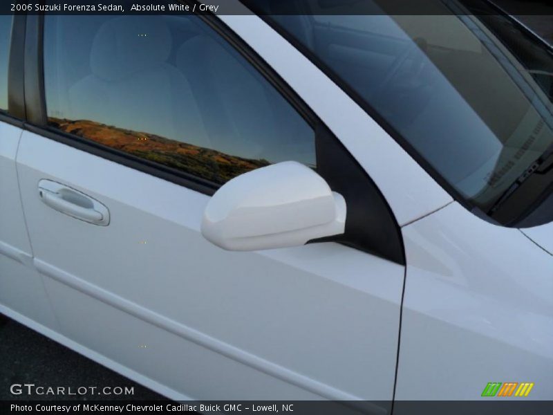 Absolute White / Grey 2006 Suzuki Forenza Sedan