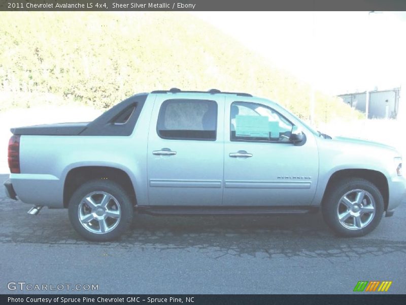 Sheer Silver Metallic / Ebony 2011 Chevrolet Avalanche LS 4x4