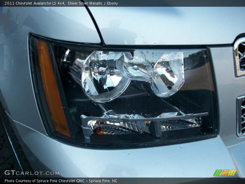 Sheer Silver Metallic / Ebony 2011 Chevrolet Avalanche LS 4x4
