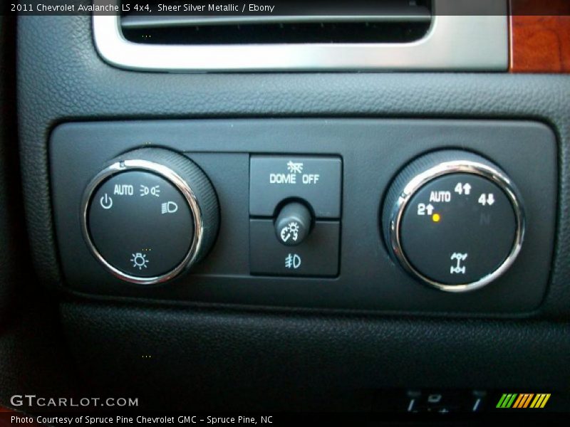 Sheer Silver Metallic / Ebony 2011 Chevrolet Avalanche LS 4x4