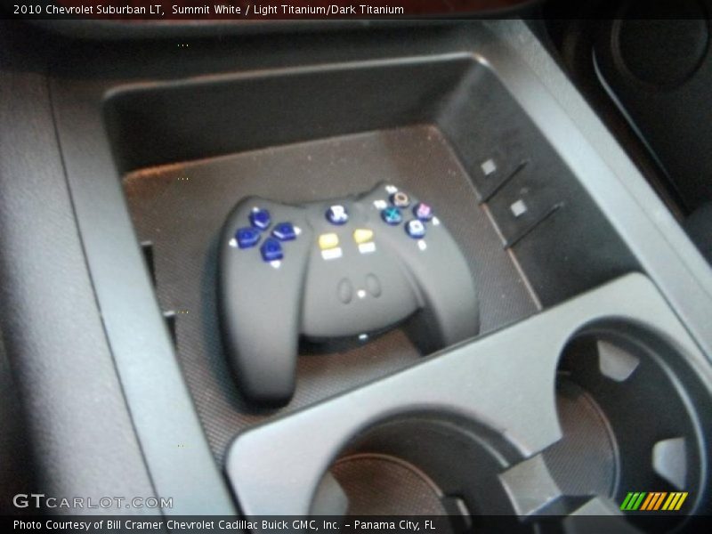 Summit White / Light Titanium/Dark Titanium 2010 Chevrolet Suburban LT