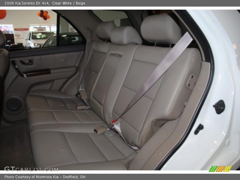 Clear White / Beige 2006 Kia Sorento EX 4x4