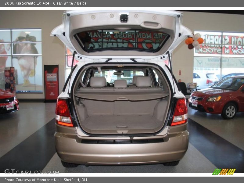 Clear White / Beige 2006 Kia Sorento EX 4x4