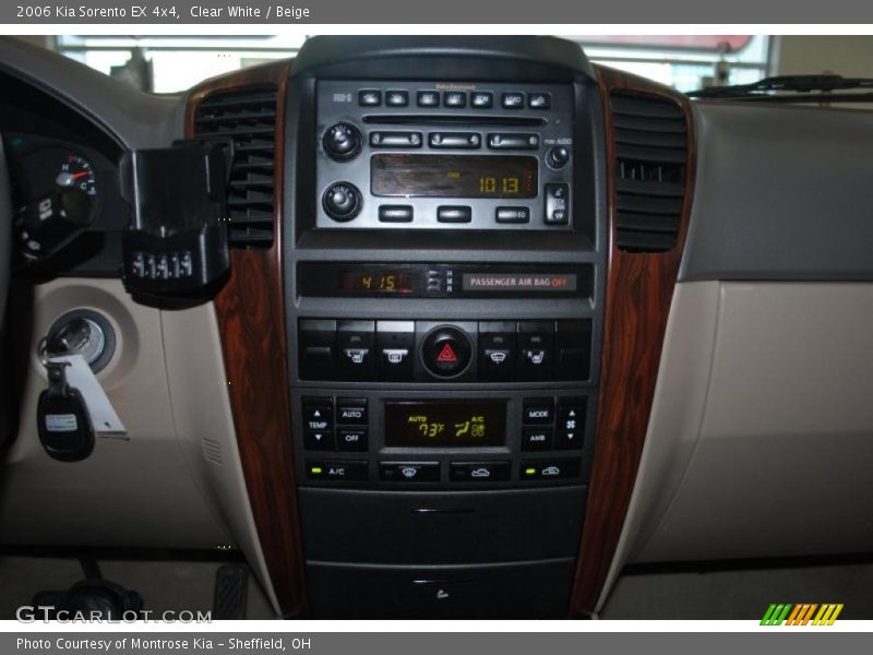 Clear White / Beige 2006 Kia Sorento EX 4x4